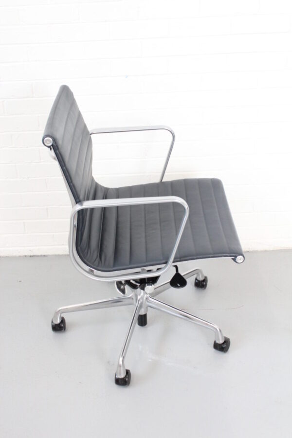 Herman Miller Eames Group Chair - Used - Image 3