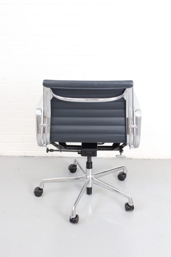 Herman Miller Eames Group Chair - Used - Image 4