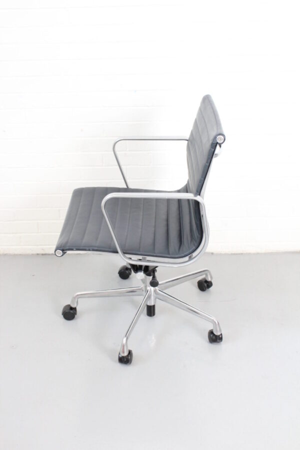 Herman Miller Eames Group Chair - Used - Image 5