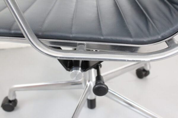 Herman Miller Eames Group Chair - Used - Image 7