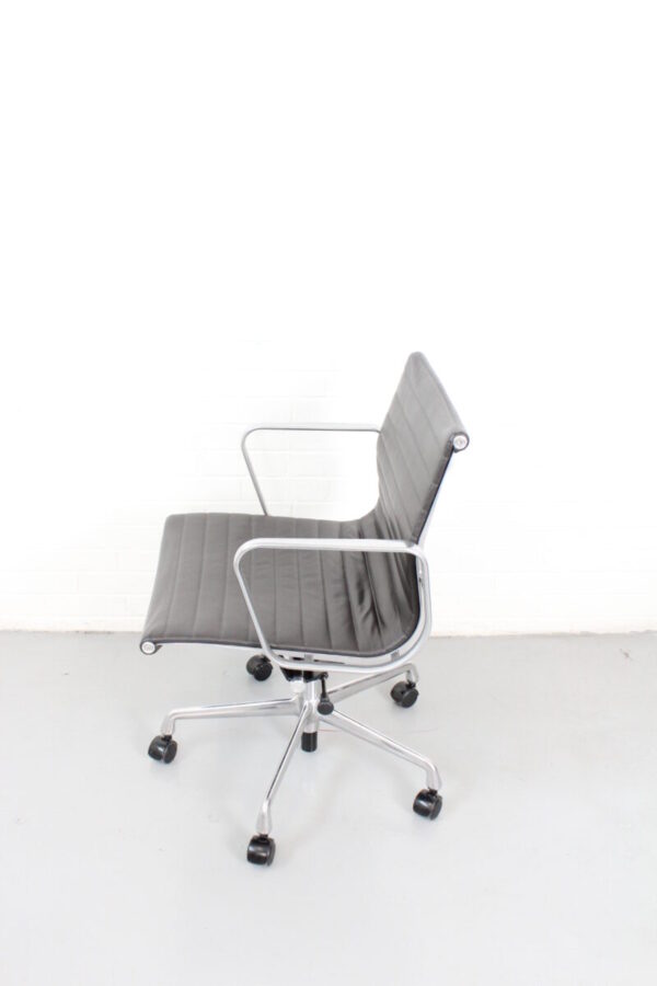 Herman Miller Eames Group Chair - Used - Image 5