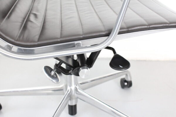 Herman Miller Eames Group Chair - Used - Image 7