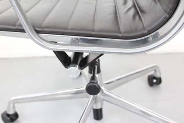 Herman Miller Eames Group Chair - Used - Image 8