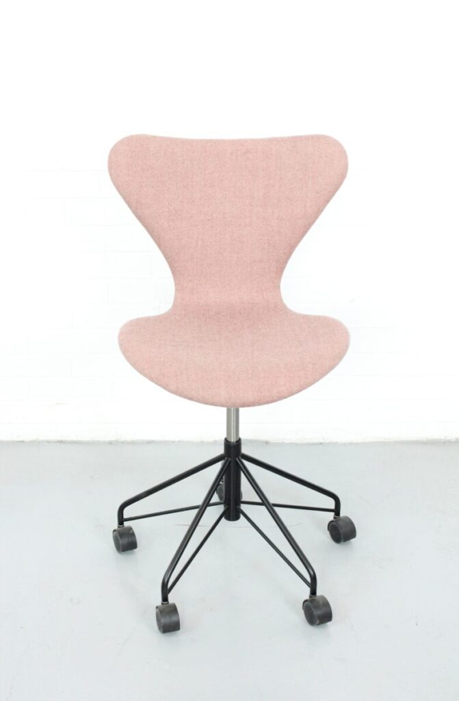 Fritz Hansen Series 7 Rose Colored Office Chair - Used