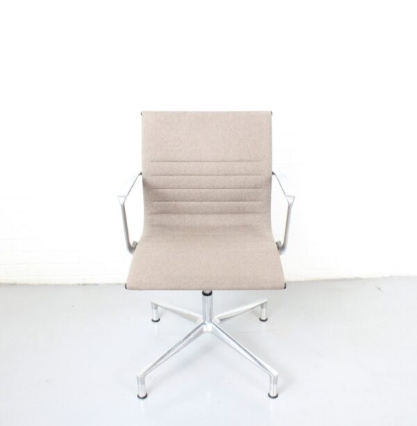 Herman Miller Eames Reproduction Swivel Chair - Used