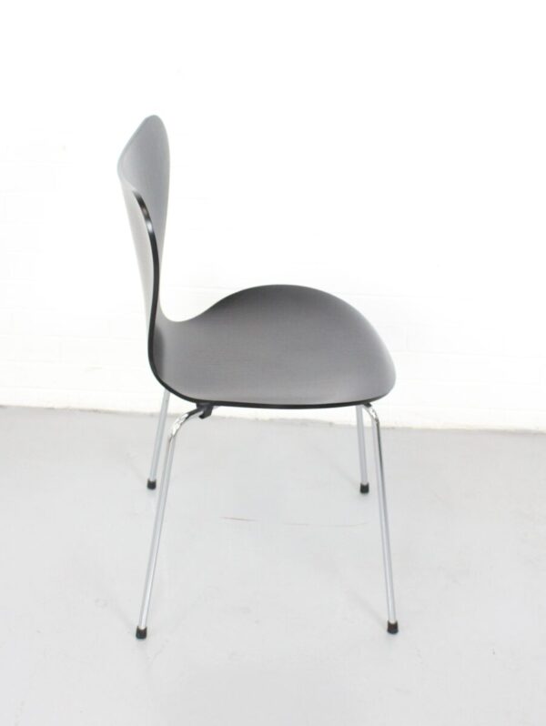 Fritz Hansen Series 7 Chair - Used - Image 3