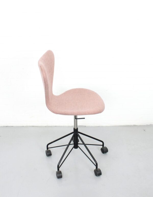 Fritz Hansen Series 7 Office Chair - Used - Image 3