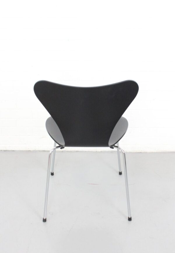 Fritz Hansen Series 7 Chair - Used - Image 4