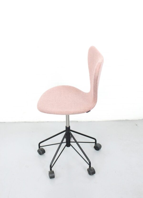 Fritz Hansen Series 7 Office Chair - Used - Image 5