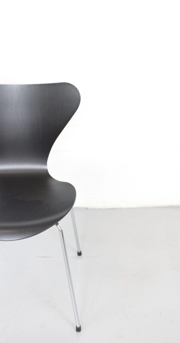 Fritz Hansen Series 7 Chair - Used - Image 6