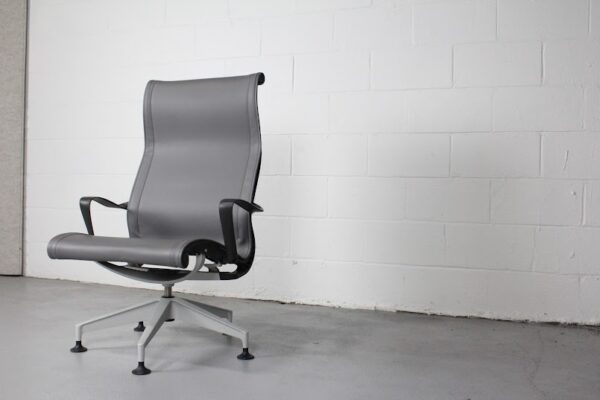 Herman Miller Setu Lounge Chair with Ottoman – Modern Ergonomic Seating - Used - Image 8