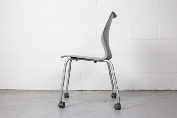 Knoll Multigeneration Stacking Chair - Used - Image 3