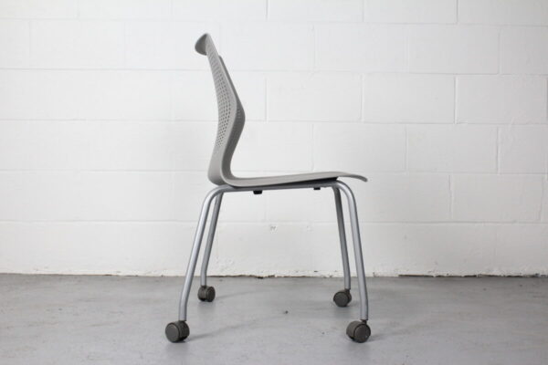 Knoll Multigeneration Stacking Chair - Used - Image 5