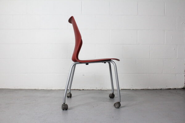 Knoll Multigeneration Stacking Chair - Used - Image 5